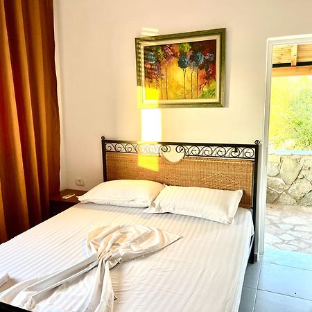 Jardin Miraculeux Hotell Himare Eksteriør bilde