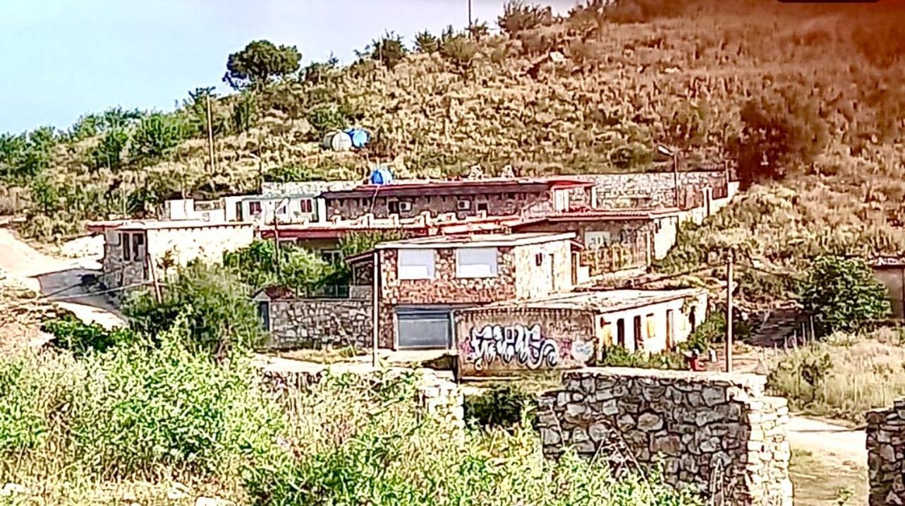 Jardin Miraculeux Hotell Himare Eksteriør bilde