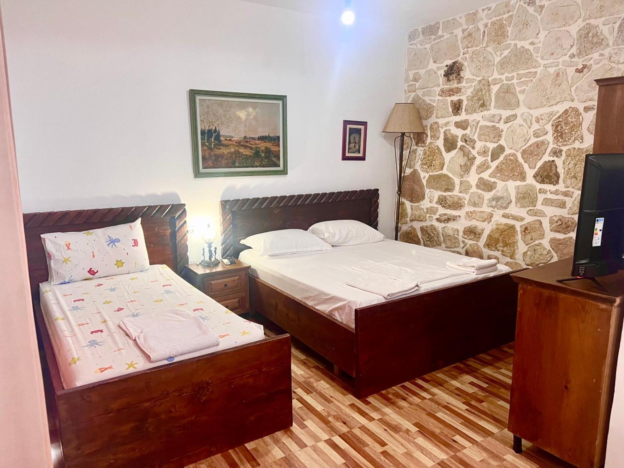 Jardin Miraculeux Hotell Himare Eksteriør bilde