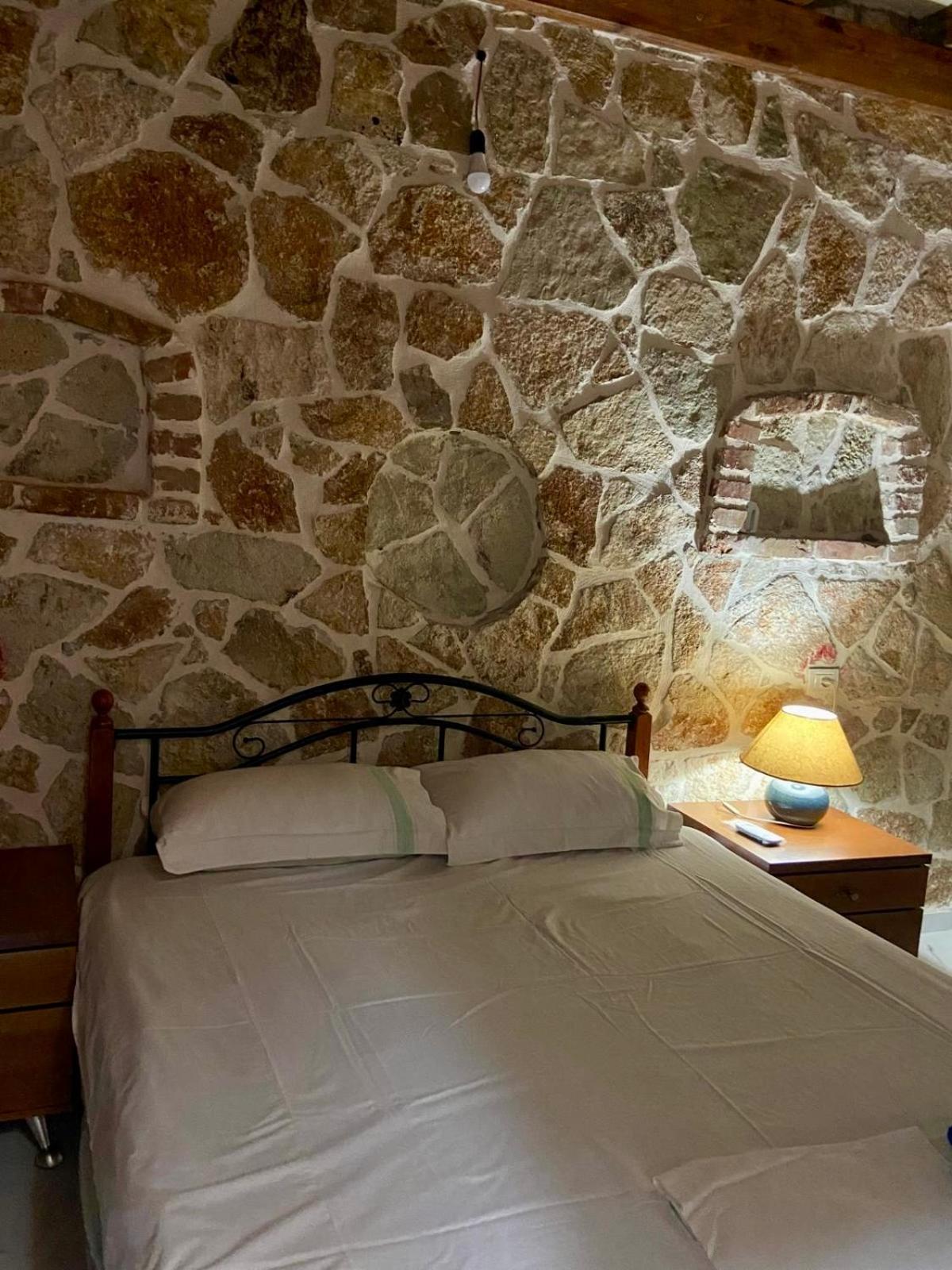 Jardin Miraculeux Hotell Himare Eksteriør bilde